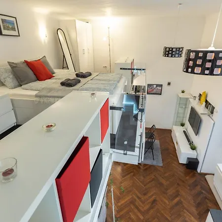 Bright & Shine * Budapešť